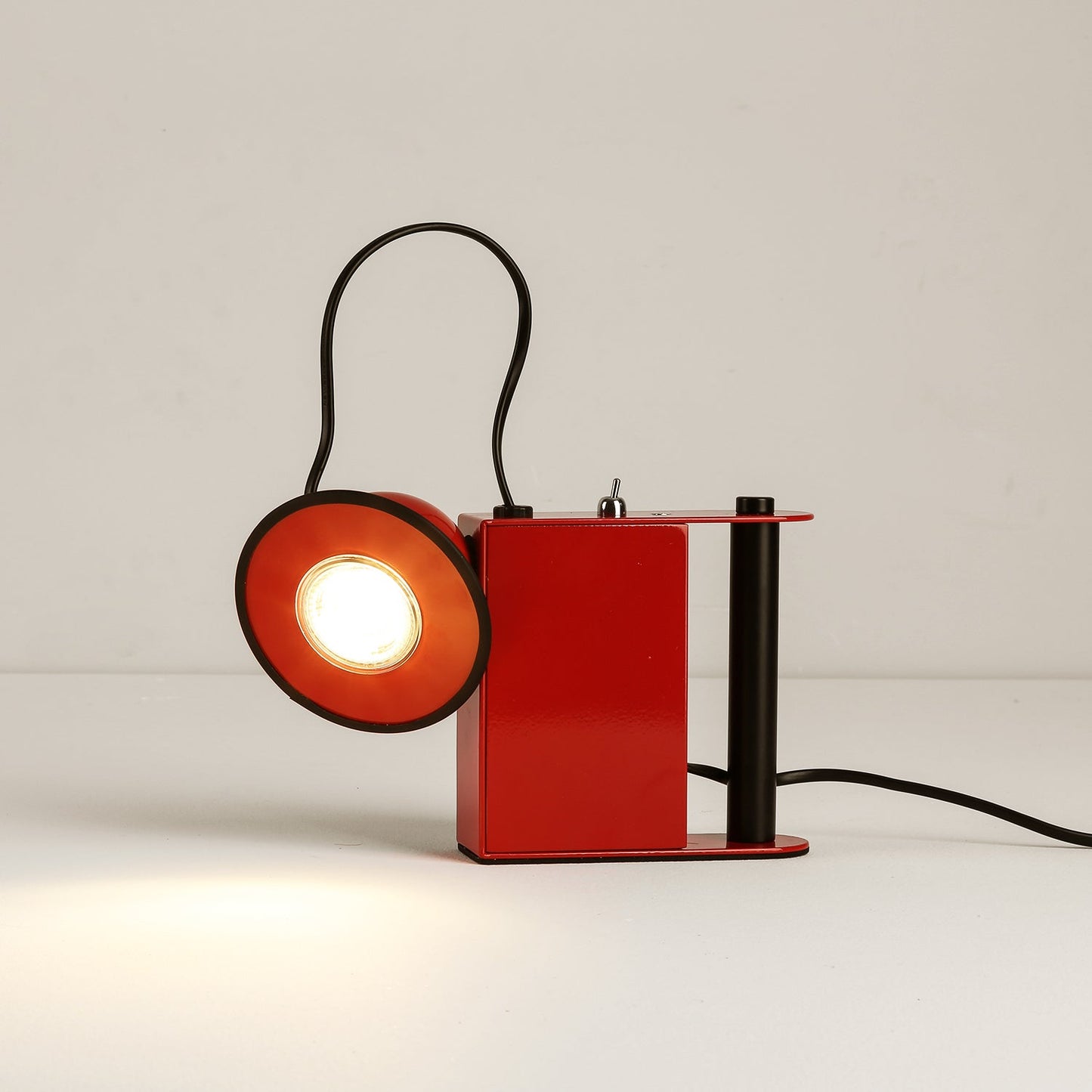 Compact Adjustable Table Lamp with Magnetic Head – Versatile Indoor Lighting 8