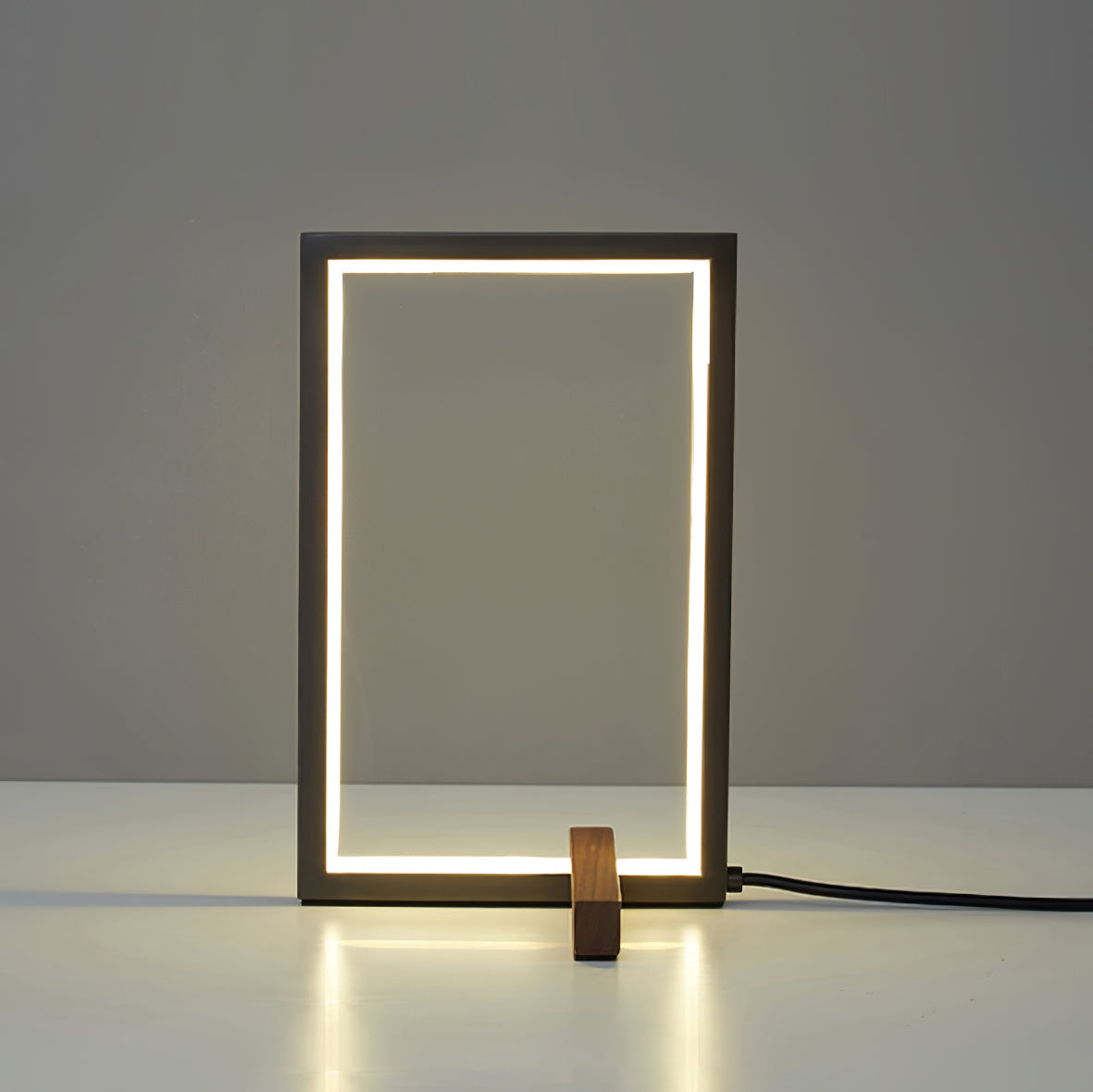 Mid-Century Modern Wood Table Lamp with Brass Accent – Dual Bulb LED Lighting 8
