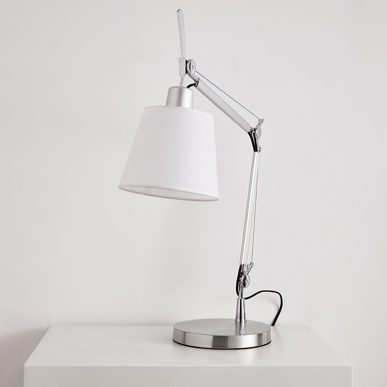 Modern Classic Table Lamp with Adjustable Angle – 65cm Height, Fog Silver Finish 8