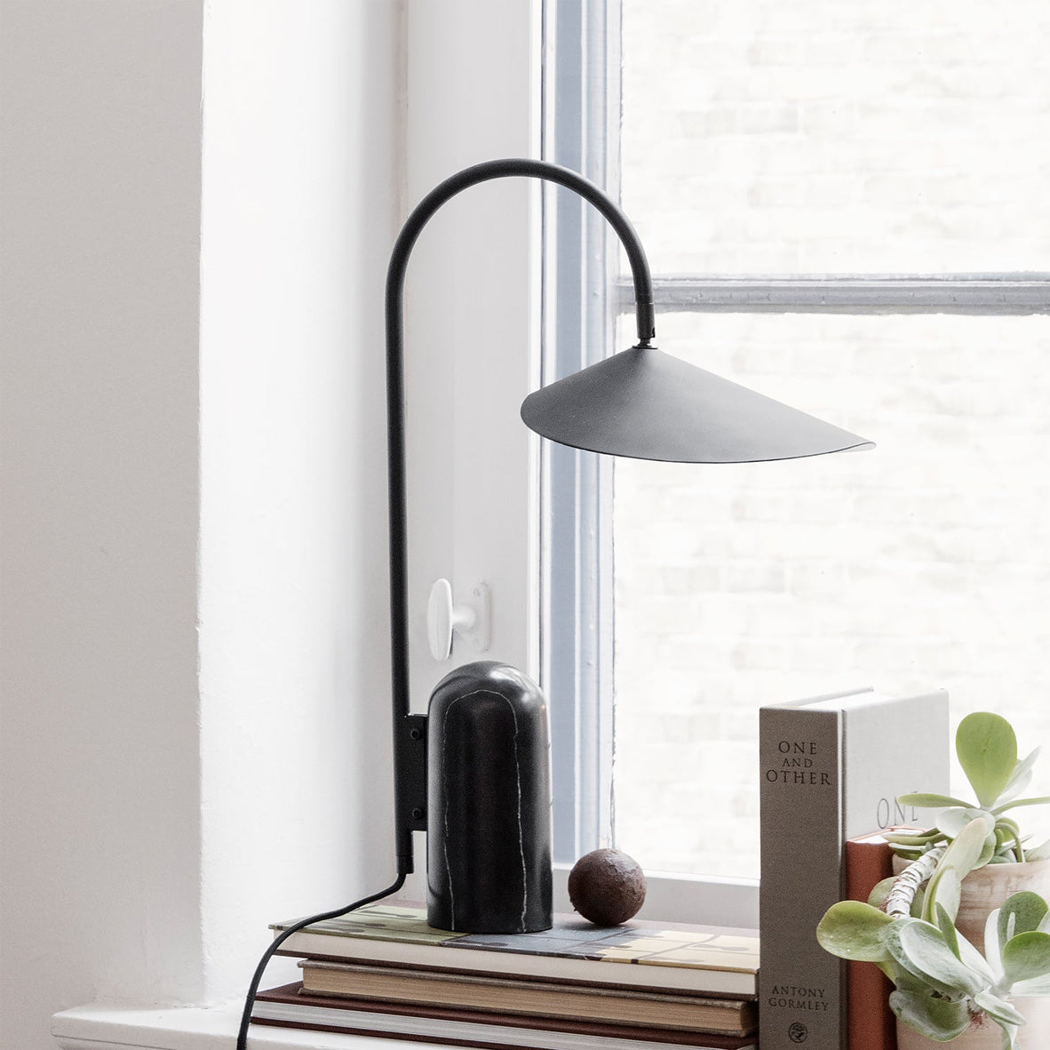 Modern Minimalist Table Lamp with Black Marble Base – LED Compatible 5