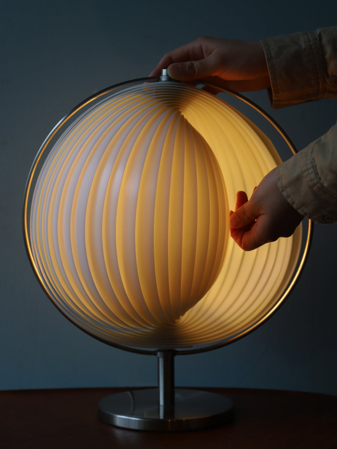 Vintage-Inspired Moon Kare Table Lamp with Rotatable Design – 12.2 Diameter 3