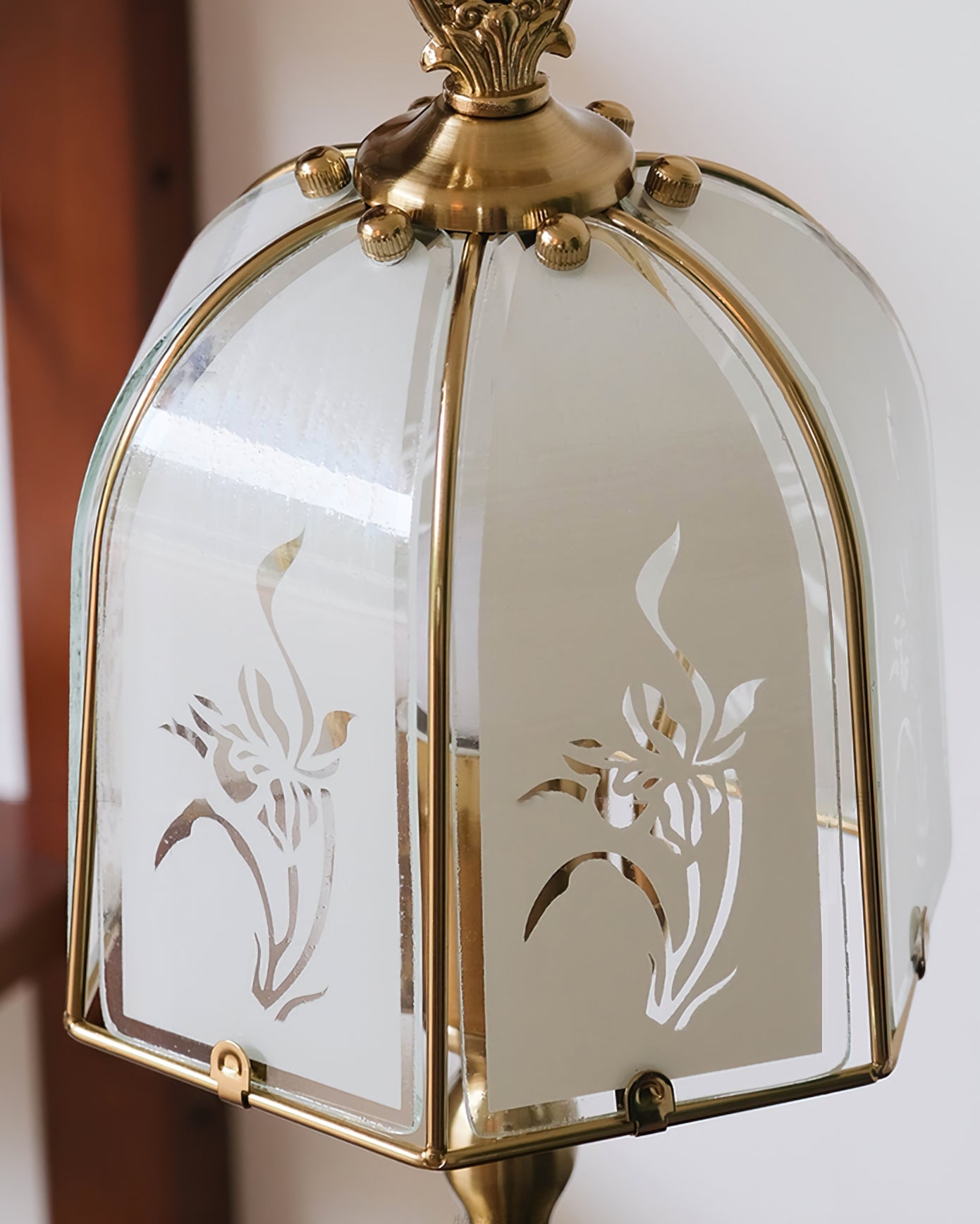 Orchid Glass Table Lamp with Elegant Design – Clear Glass and Gold Finish 5
