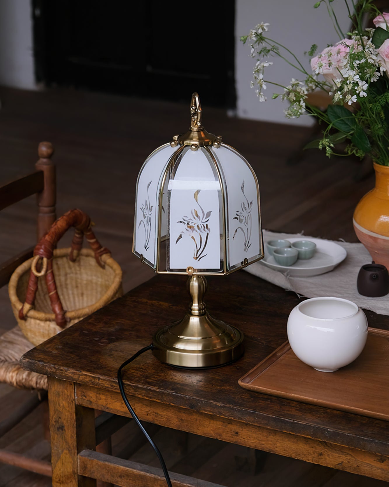 Orchid Glass Table Lamp with Elegant Design – Clear Glass and Gold Finish 6