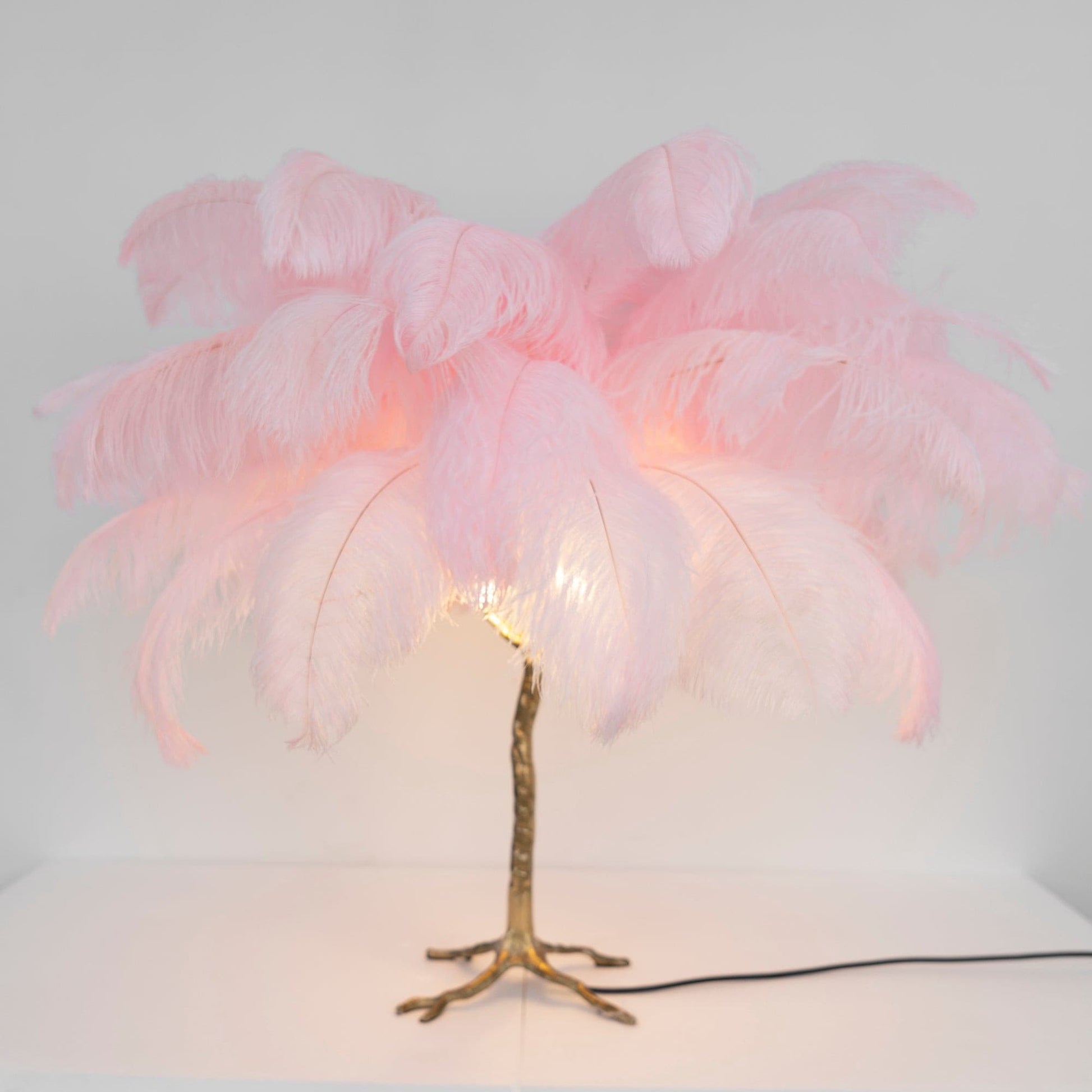 Elegant Ostrich Feather Table Lamp with Gilded Base – Unique Bedroom or Living Room Lighting 9