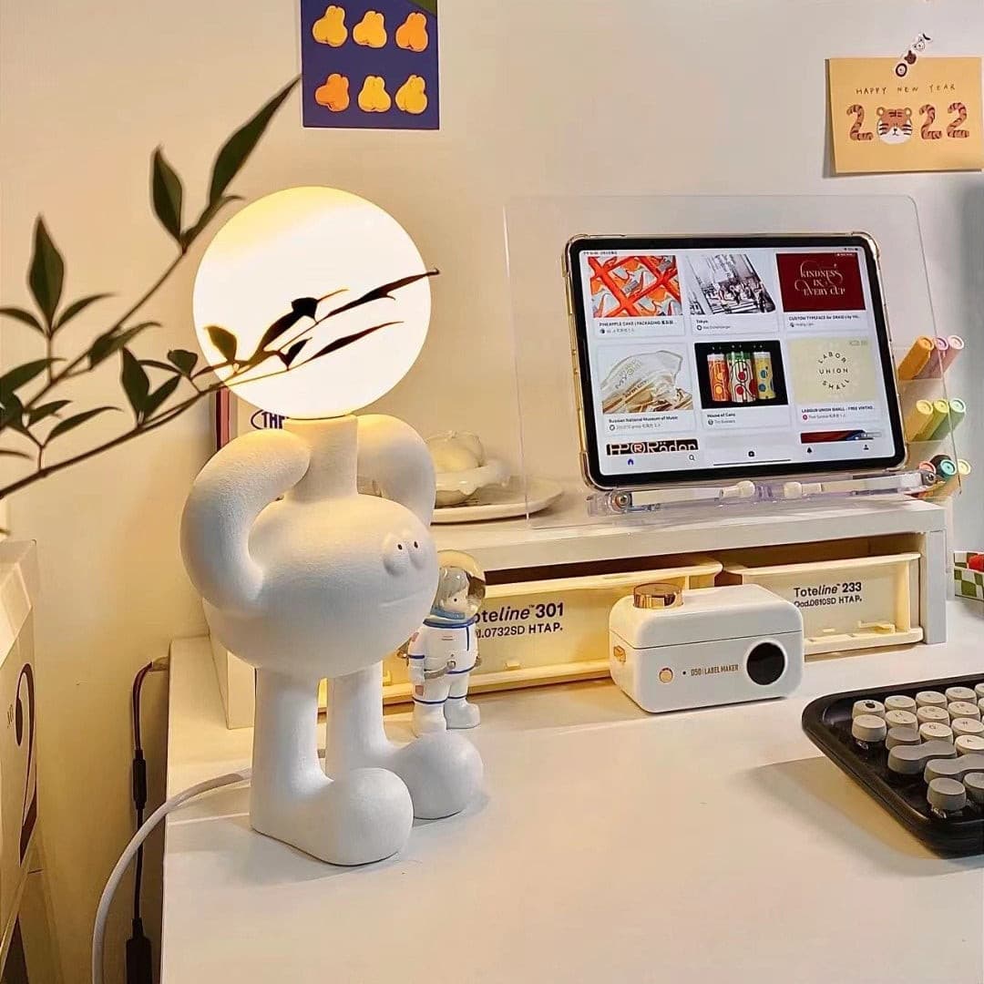3D Printed Resin Robot Table Lamp – Cute Bedside Desk Lamp with LED Compatibility 5
