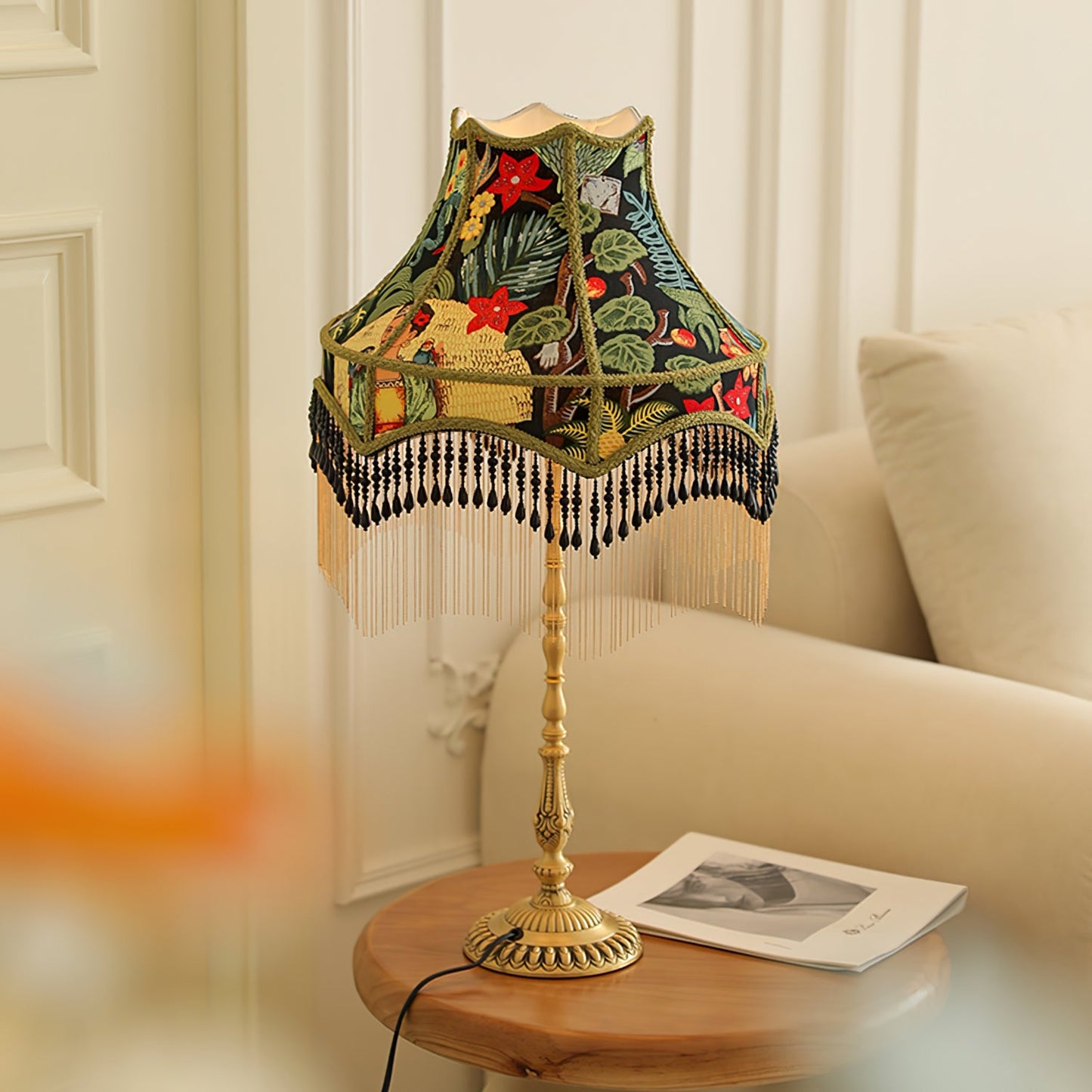 Retro Table Light with Silk Shade and Brass Base – Elegant Indoor Lighting 8