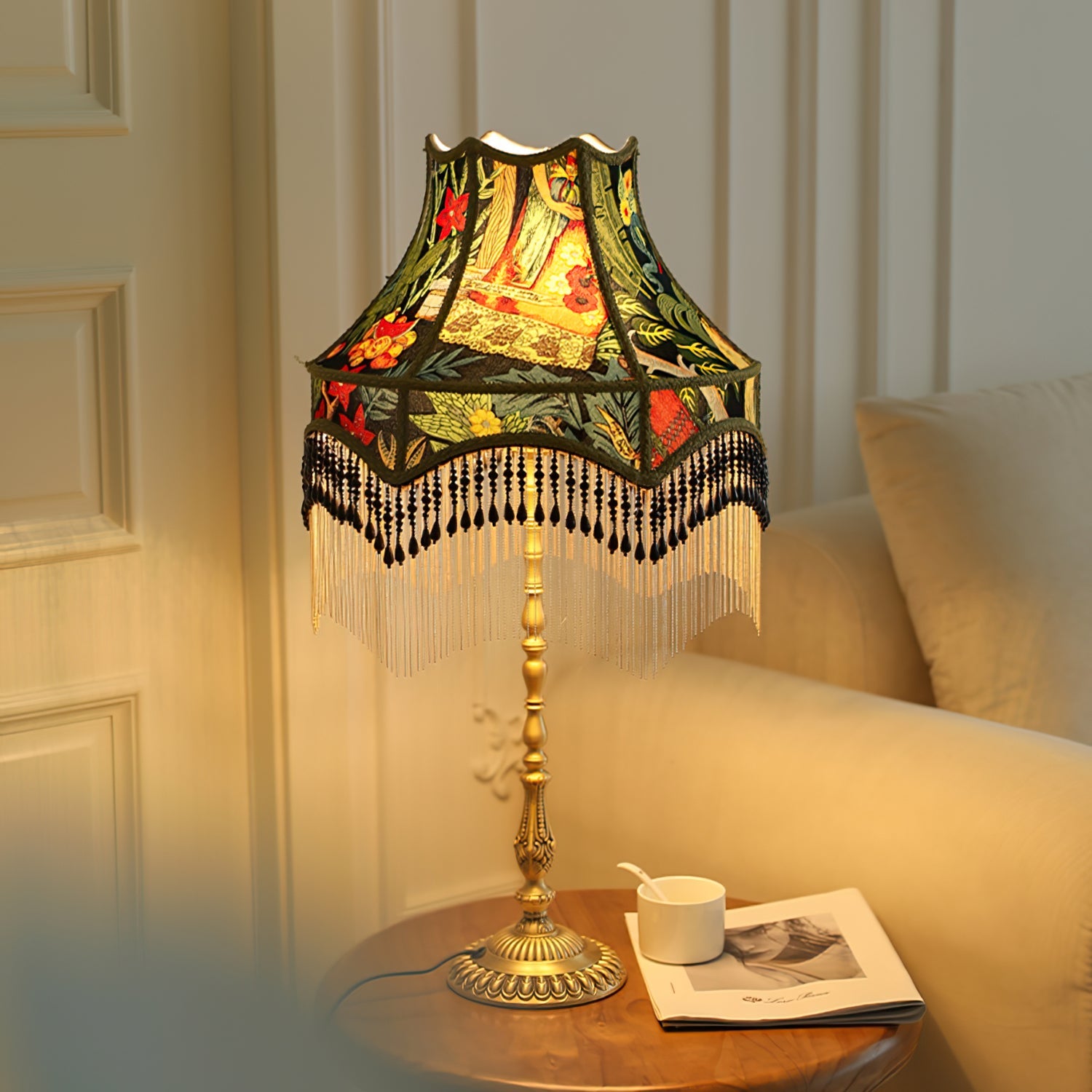 Retro Table Light with Silk Shade and Brass Base – Elegant Indoor Lighting 9