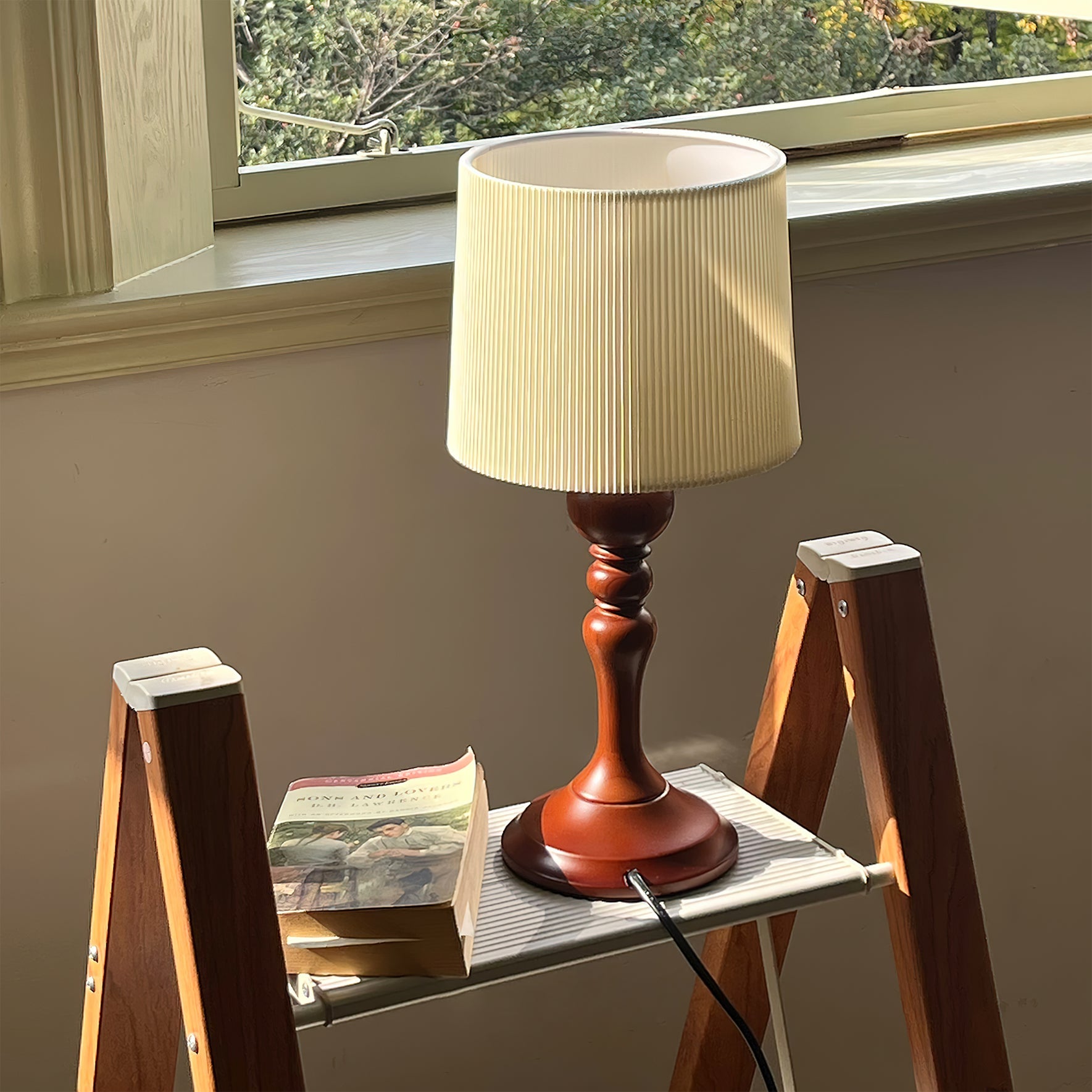 Vintage Style Table Lamp with Wooden Base and Pleated Shade – Ideal for Bedroom and Desk Use 6