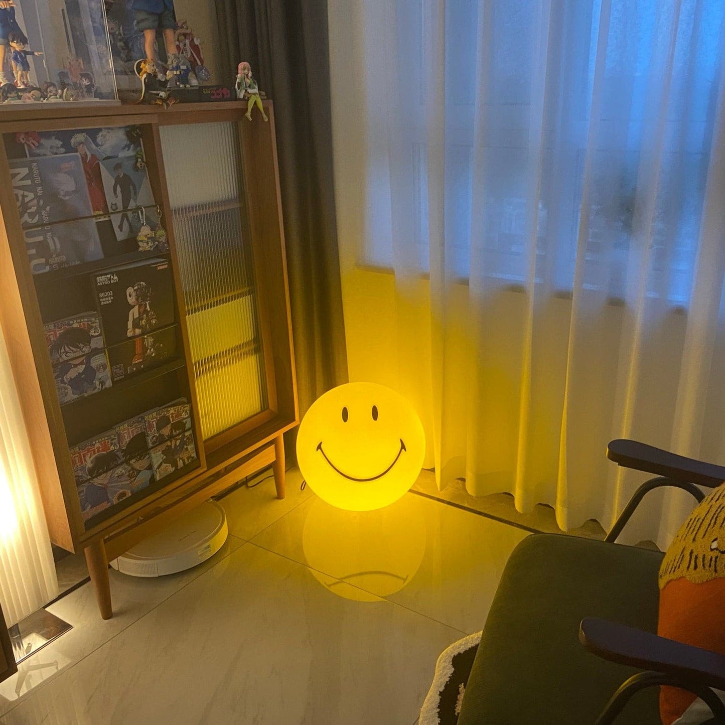 Dimmable Yellow Table Lamp with LED Light – Fun Smiley Design 6