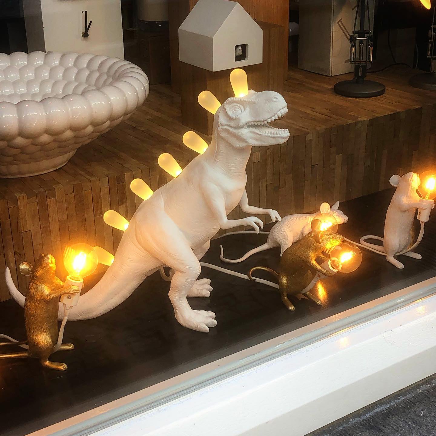 Creative Stegosaurus Table Lamp – Unique Resin Design for Home Decor 3