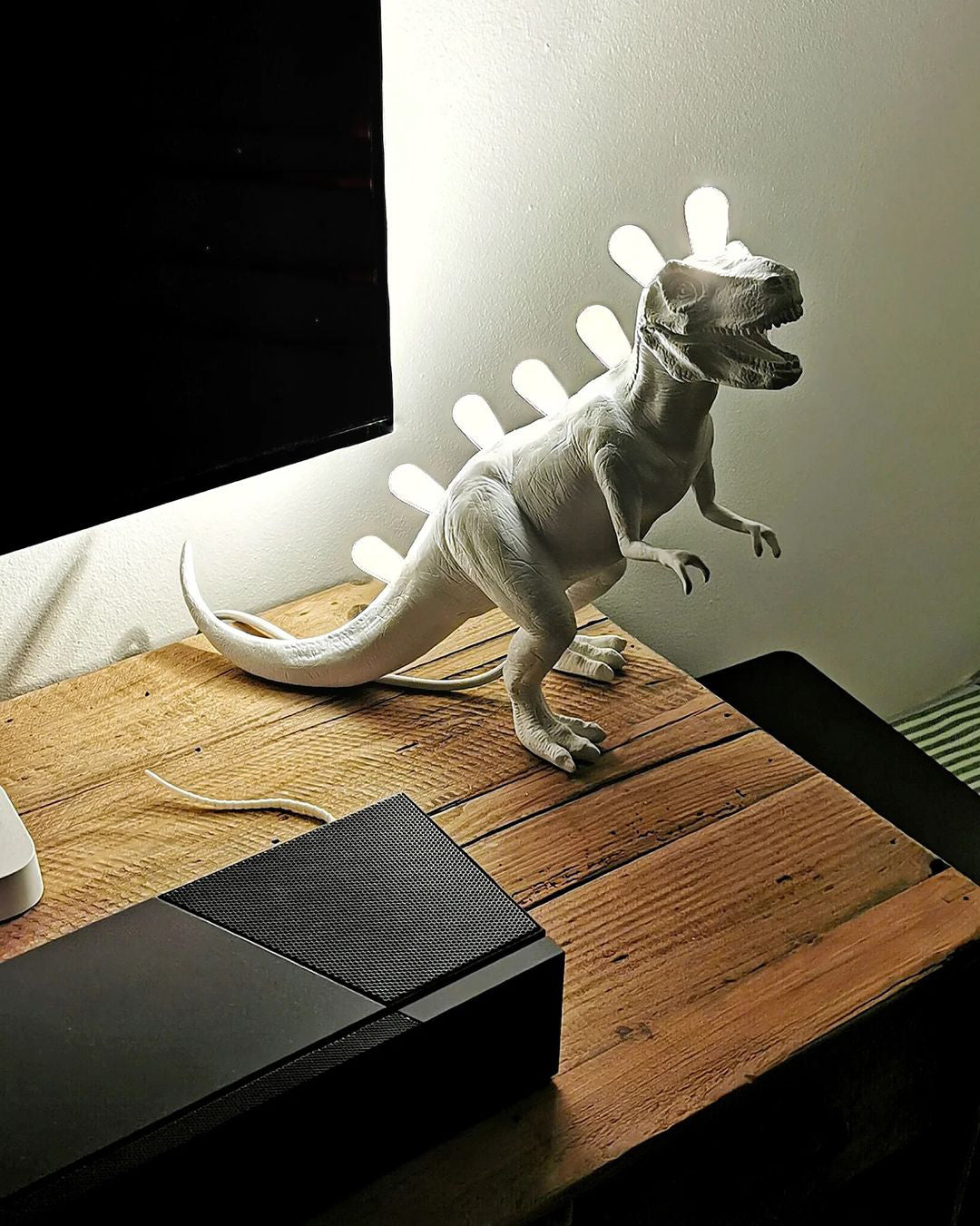 Creative Stegosaurus Table Lamp – Unique Resin Design for Home Decor 7