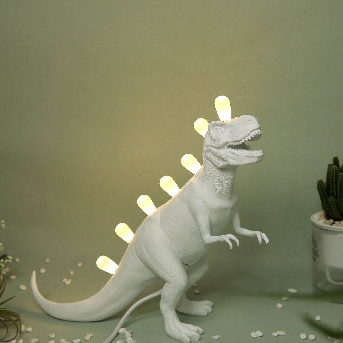 Creative Stegosaurus Table Lamp – Unique Resin Design for Home Decor 9