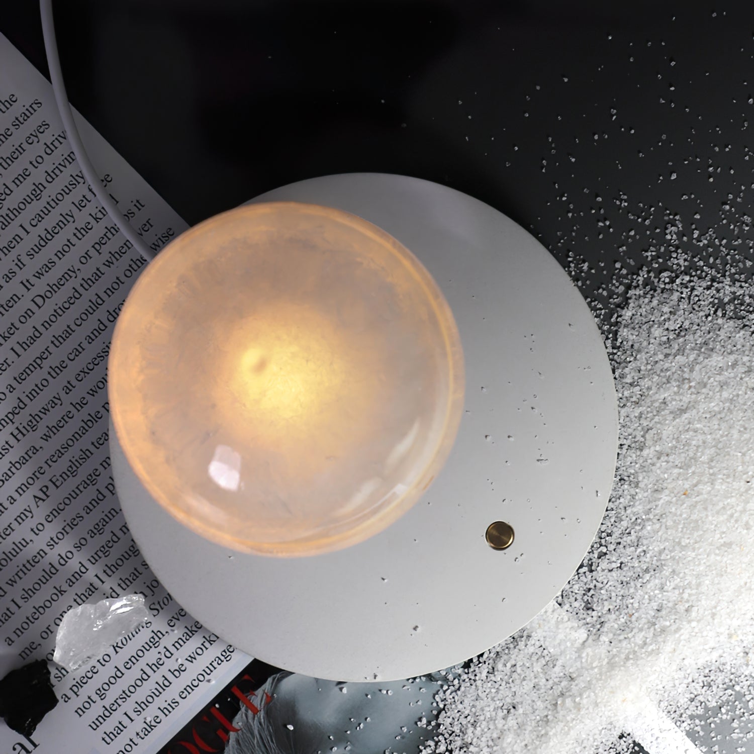 Stylish Table Lamp with Built-in Battery and Integrated LED – 15.5cm Diameter 4