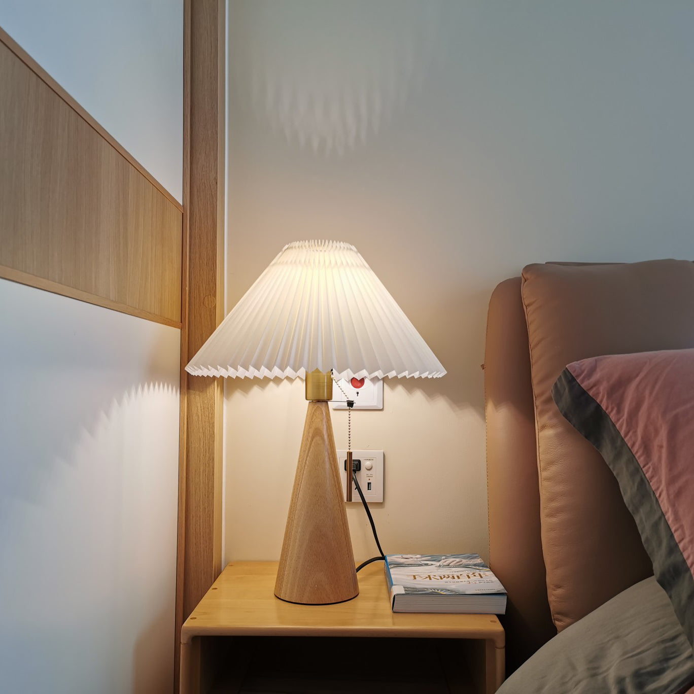 Modern Table Lamp with Solid Wood Base and Linen Shade – 40cm Diameter 8