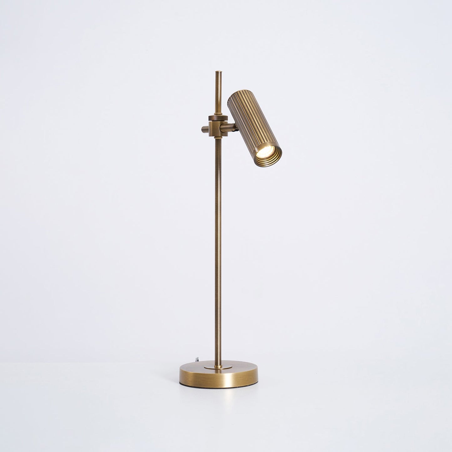 Elegant Brass Table Lamp with Copper Frame – Stylish Bedside or Desk Lighting 9