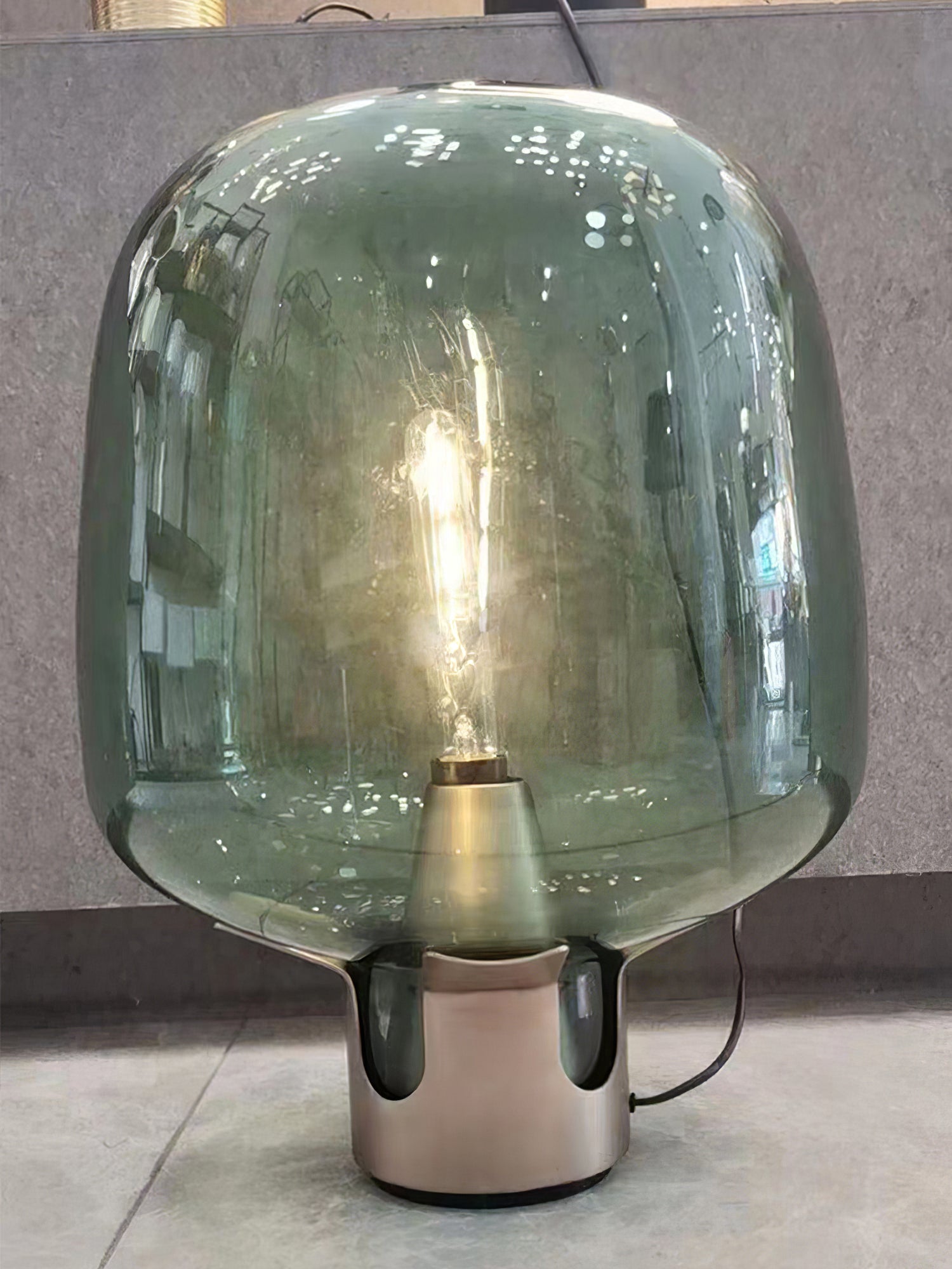 Stylish Table Lamp with Colored Glass – 35cm Diameter, Ideal for Living Room or Bedroom 9