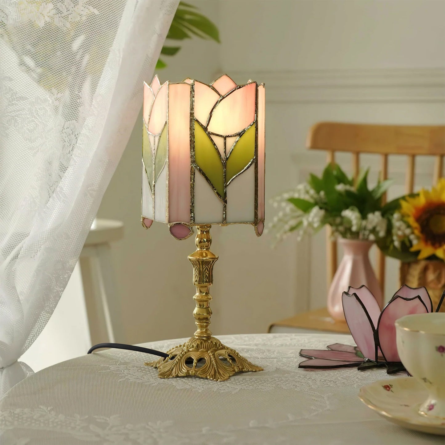 Vintage Tulip Table Lamp with Stained Glass Shade – Floral Design for Bedroom and Living Room 3