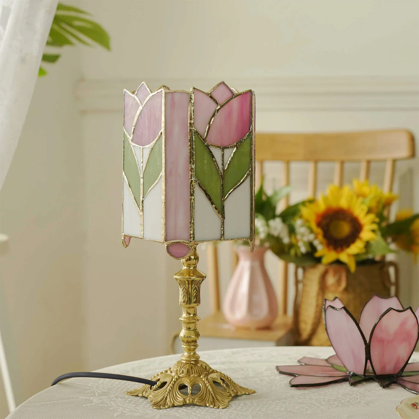 Vintage Tulip Table Lamp with Stained Glass Shade – Floral Design for Bedroom and Living Room 4