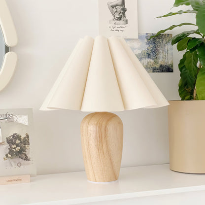 Vintage Beige Table Lamp with Fluted Shade – Elegant Indoor Lighting Fixture 3