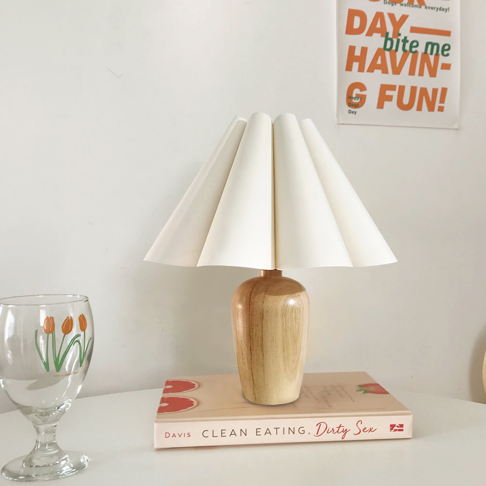 Vintage Beige Table Lamp with Fluted Shade – Elegant Indoor Lighting Fixture 6