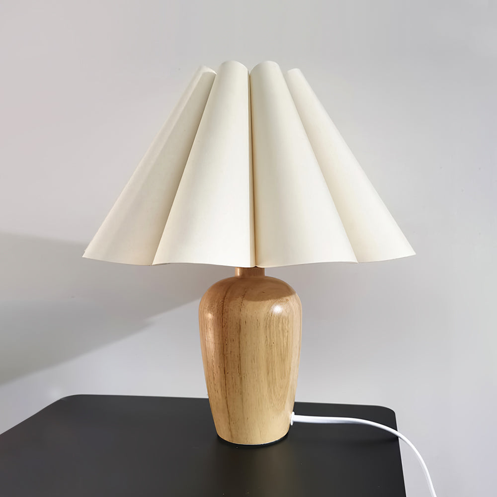 Vintage Beige Table Lamp with Fluted Shade – Elegant Indoor Lighting Fixture 9