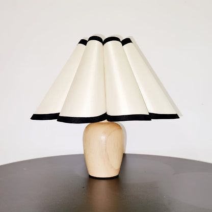 Vintage Fluted Table Lamp with Wooden Base – Elegant Indoor Lighting 1