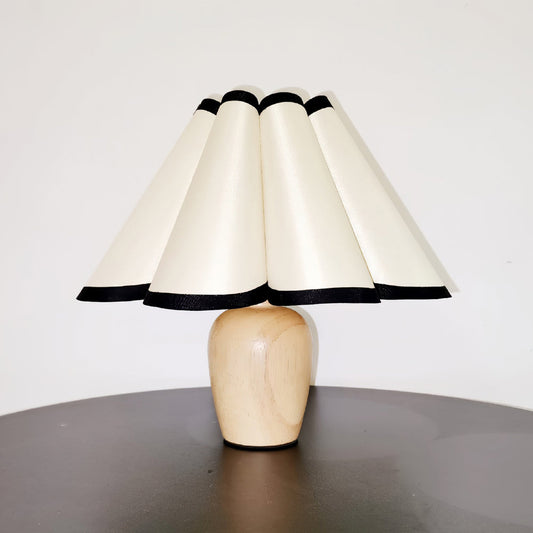 Vintage Fluted Table Lamp with Wooden Base – Elegant Indoor Lighting 1