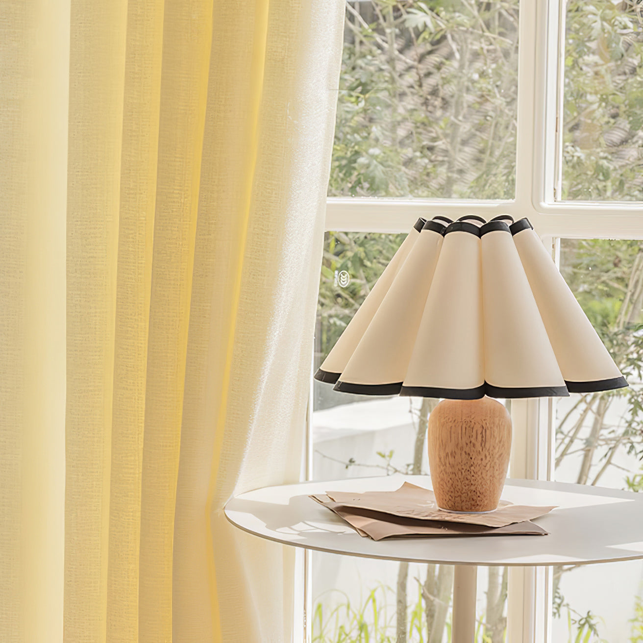 Vintage Fluted Table Lamp with Wooden Base – Elegant Indoor Lighting 6