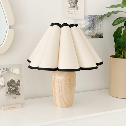 Vintage Fluted Table Lamp with Wooden Base – Elegant Indoor Lighting 7