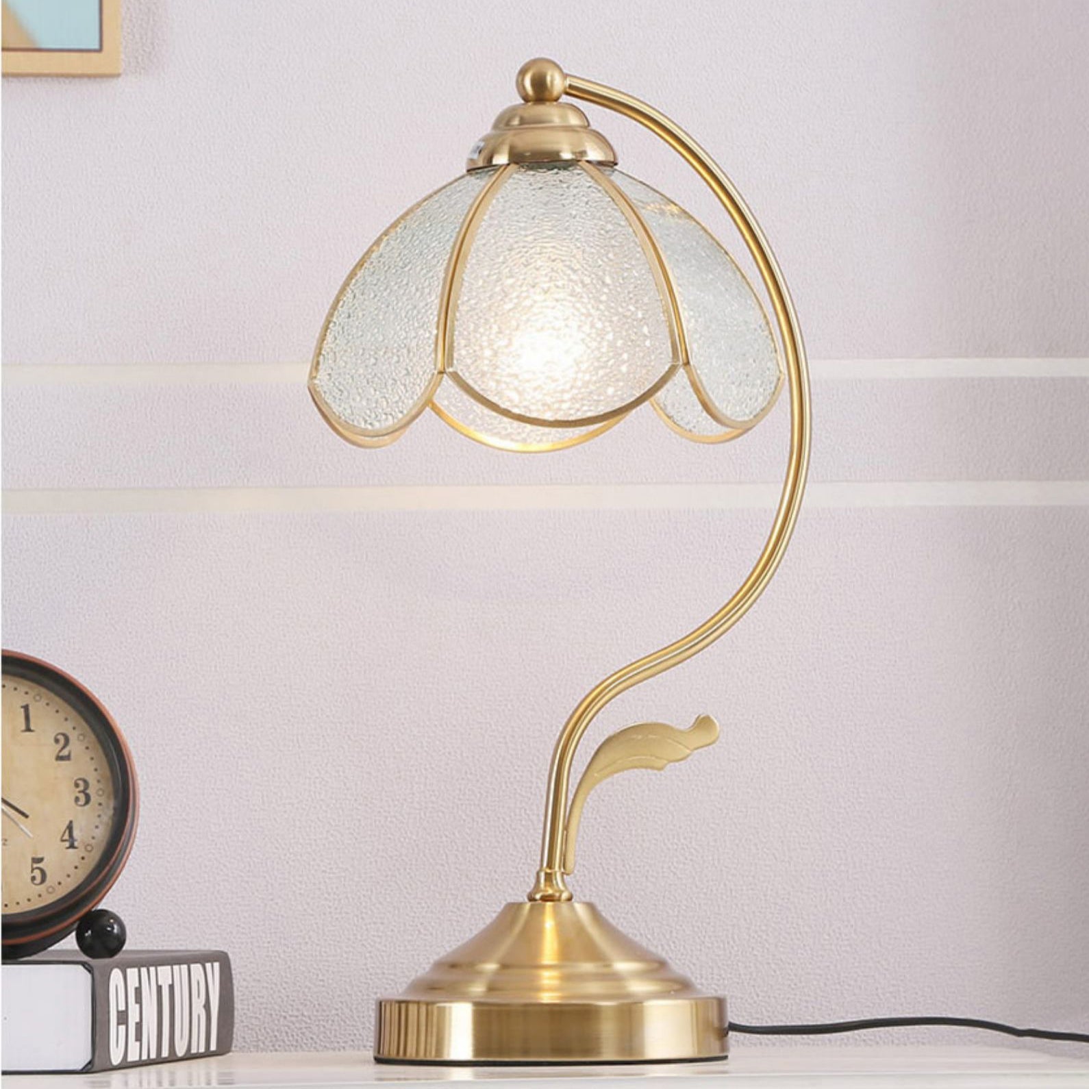 Vintage Tiffany Style Table Lamp with Elegant Flower Design – Indoor Lighting 1