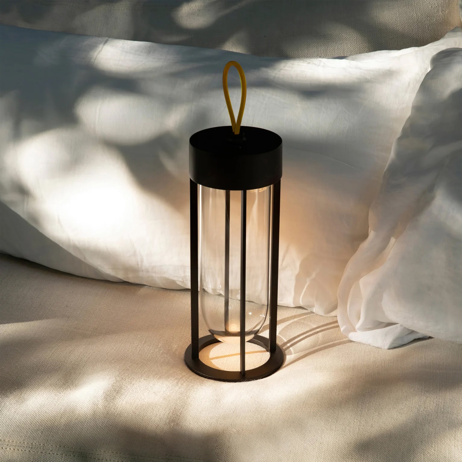 LED Table Lamp with Built-in Battery – Portable Lantern Design for Any Space 3