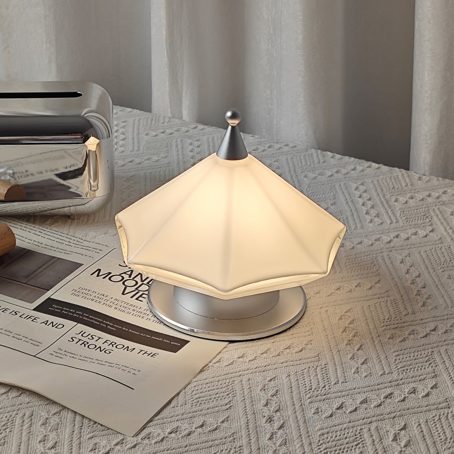 Modern Table Lamp with Touch Control – Cordless LED Bedside and Desk Lamp 4
