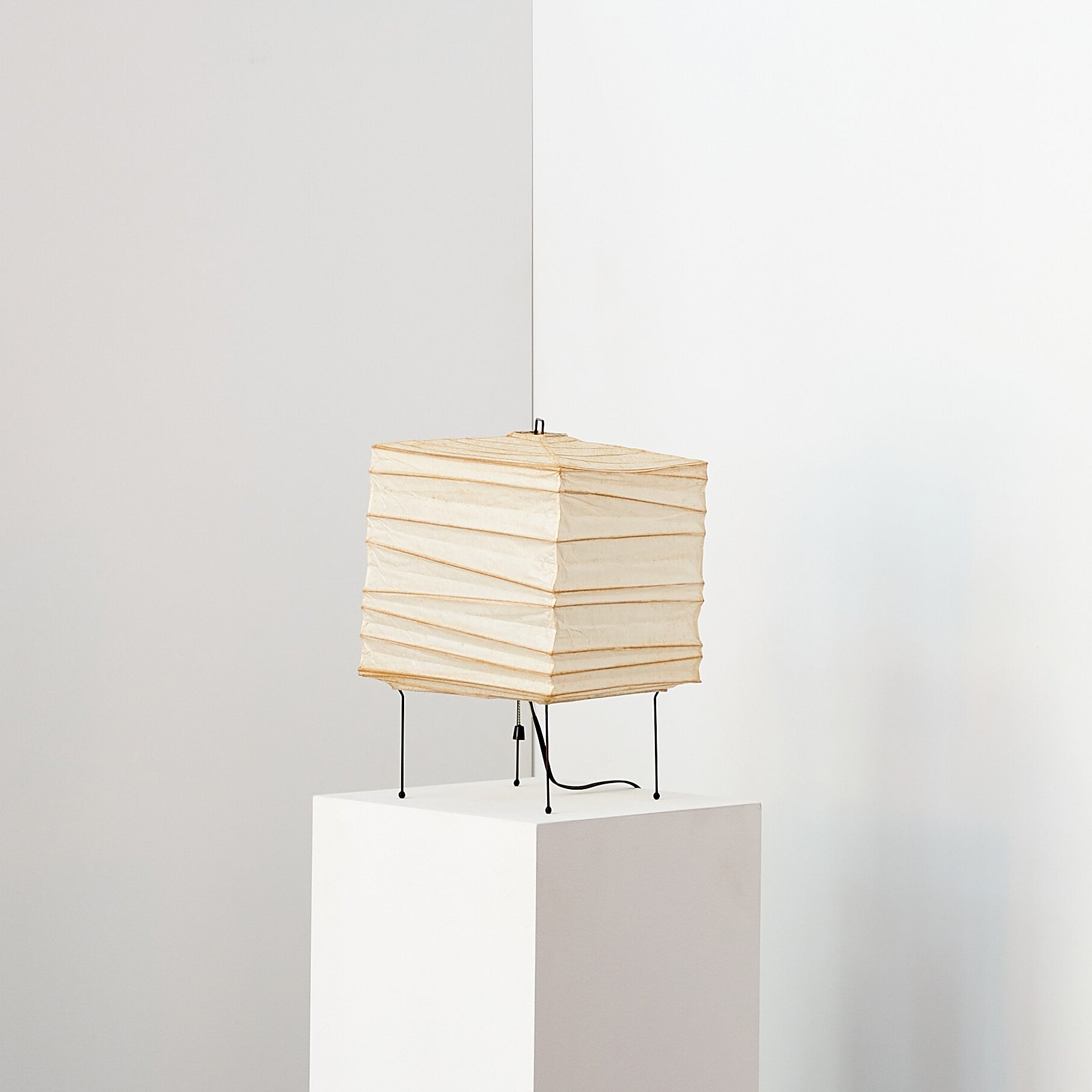 Handmade Mulberry Paper Table Lamp with Unique Design – 23cm Diameter 3