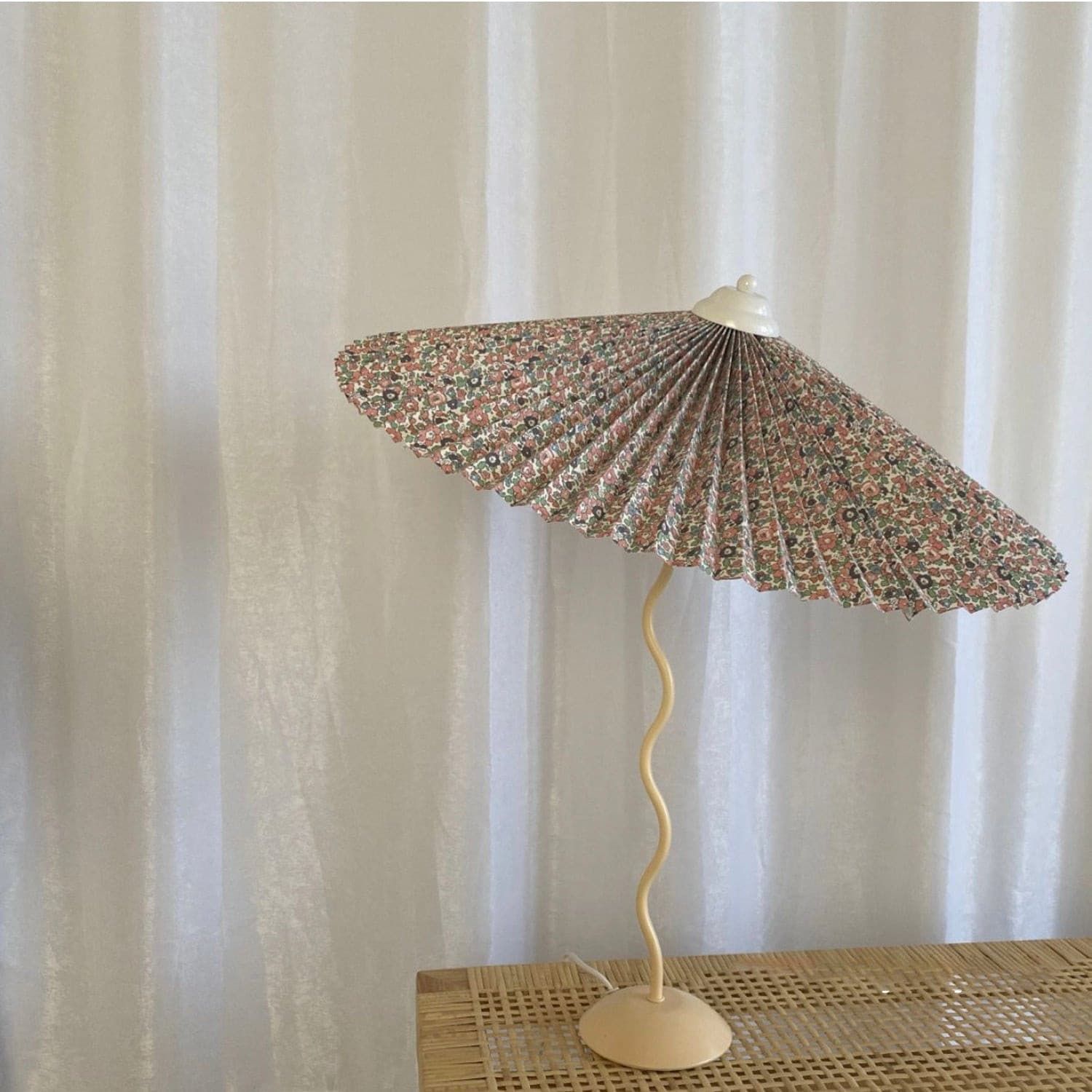 Wiggly Pleated Table Lamp with Handcrafted Shade – 43cm Diameter, Indoor Use 4