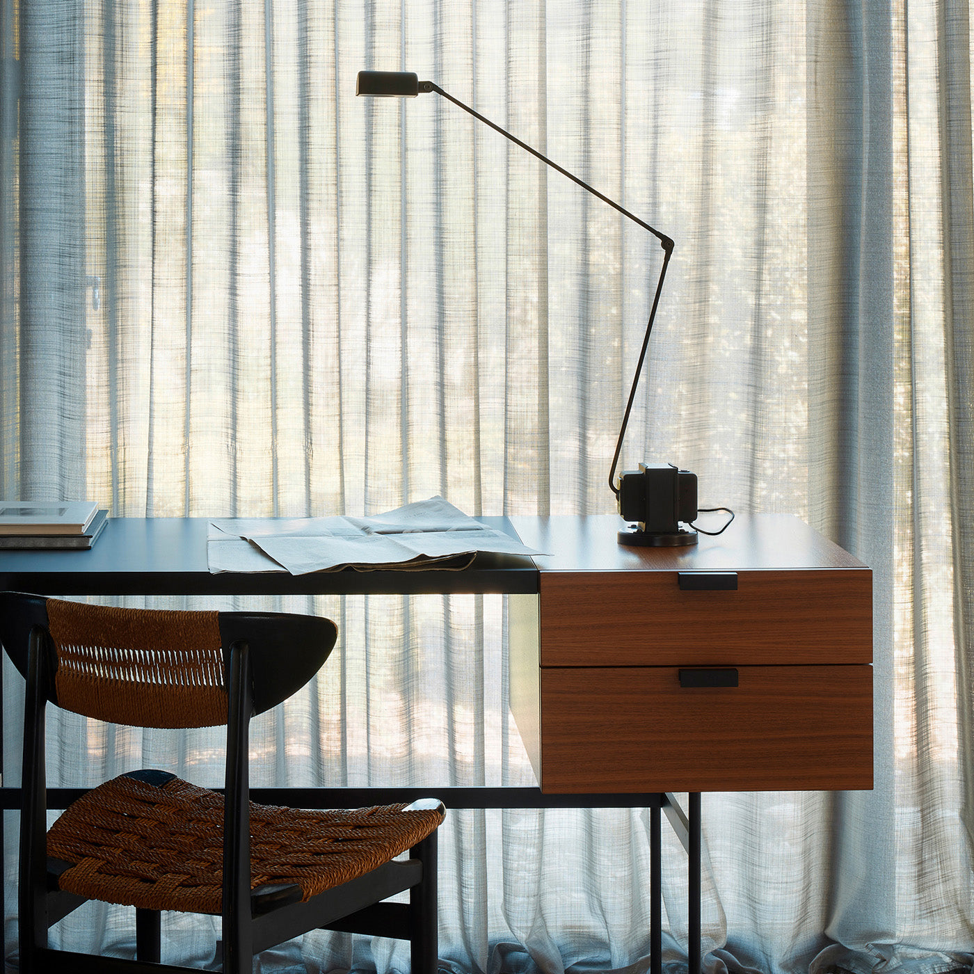 Adjustable Table Lamp with Dimming Feature and Rotating Diffuser - Modern Bedside or Desk Lamp 7